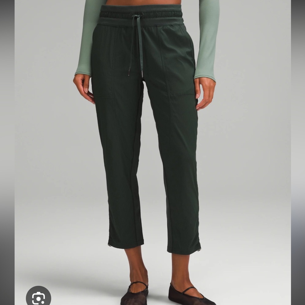 NWT Lululemon Dance Studio MR Crop Size 10